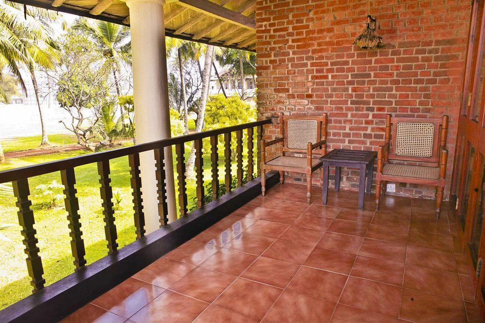 Yoho Rivi Ras Hotel Dehiwala-Mont Lavinia Extérieur photo
