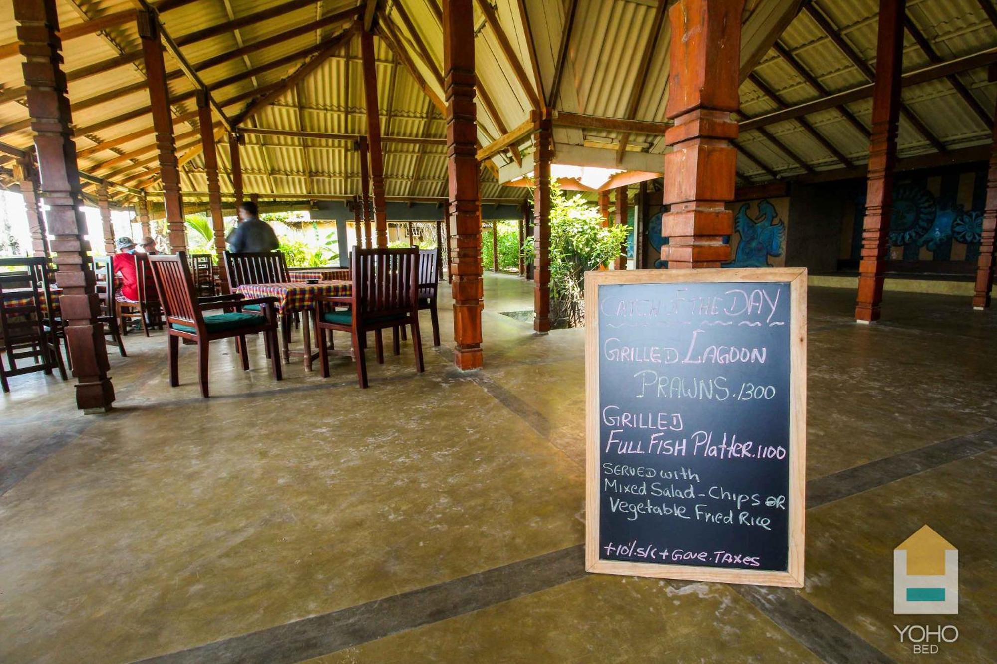 Yoho Rivi Ras Hotel Dehiwala-Mont Lavinia Extérieur photo