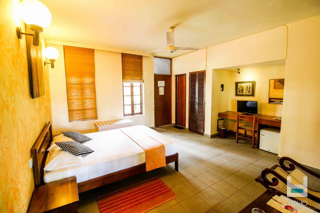 Yoho Rivi Ras Hotel Dehiwala-Mont Lavinia Extérieur photo