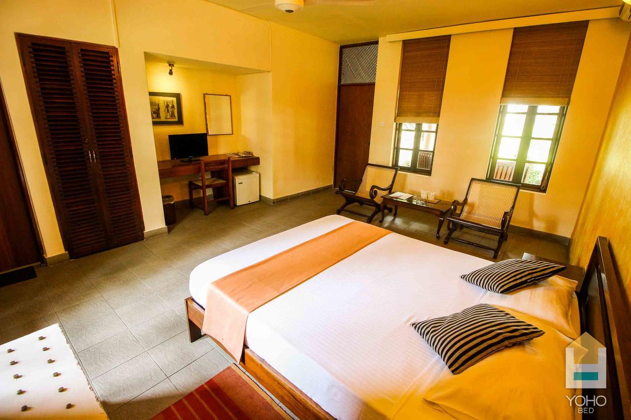 Yoho Rivi Ras Hotel Dehiwala-Mont Lavinia Extérieur photo