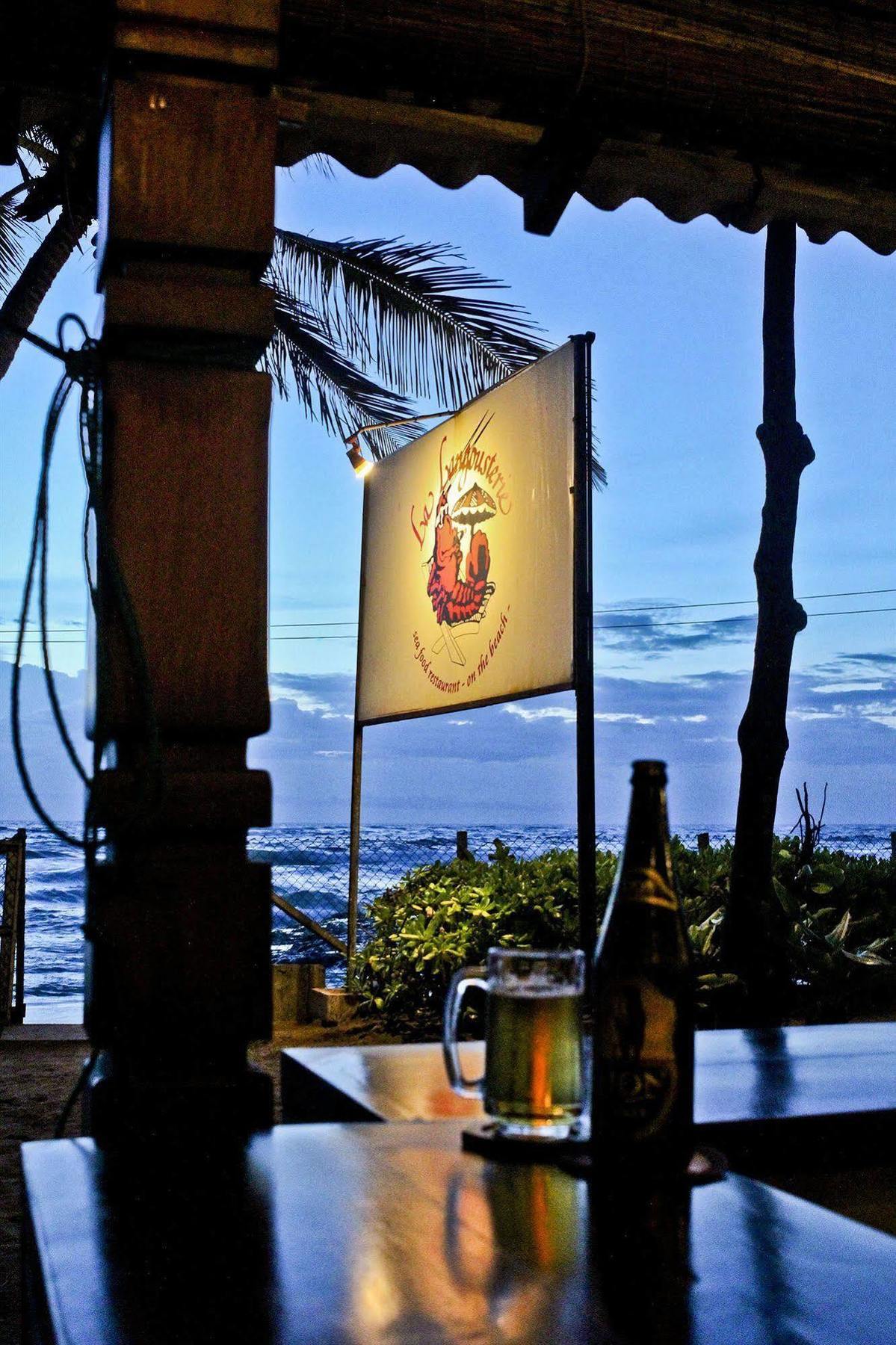 Yoho Rivi Ras Hotel Dehiwala-Mont Lavinia Extérieur photo