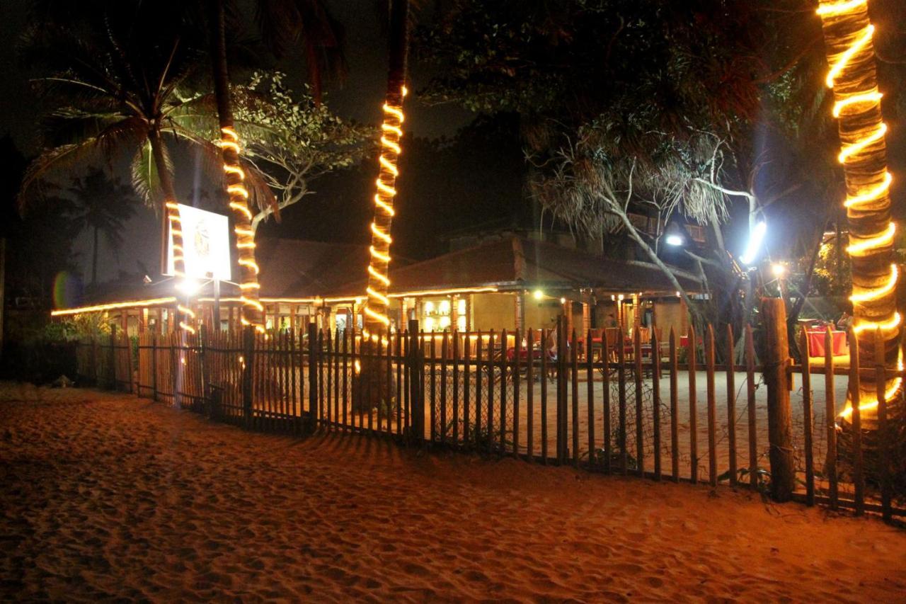 Yoho Rivi Ras Hotel Dehiwala-Mont Lavinia Extérieur photo
