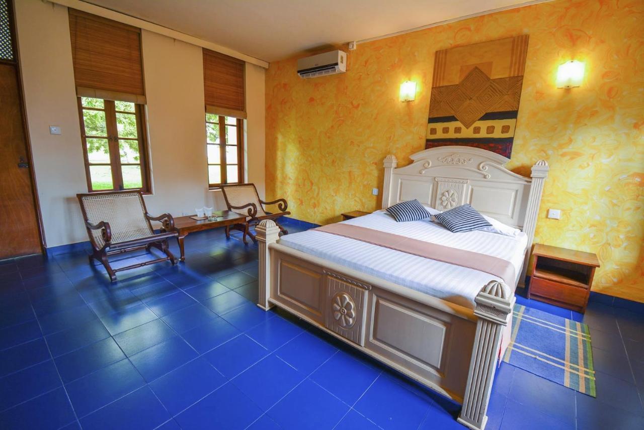 Yoho Rivi Ras Hotel Dehiwala-Mont Lavinia Extérieur photo